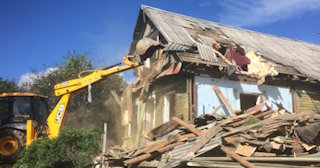 Промышленный демонтаж пристроек к дому в Одинцово | Цены от 562 руб. за м2